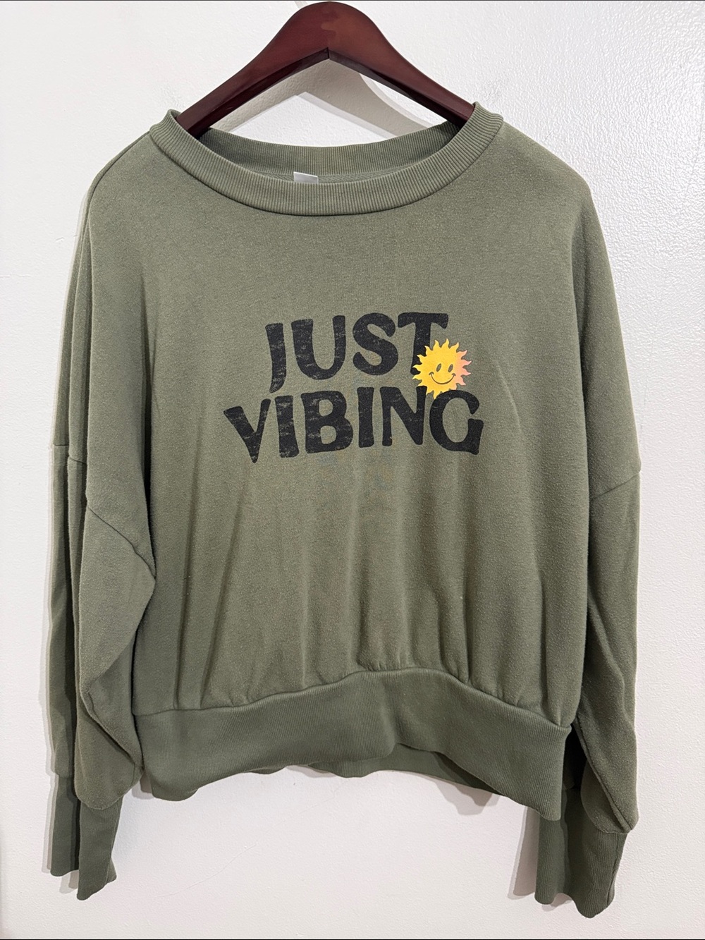 Old Navy Crop Sweatshirt Womens Extra Large Olive Green Graphics